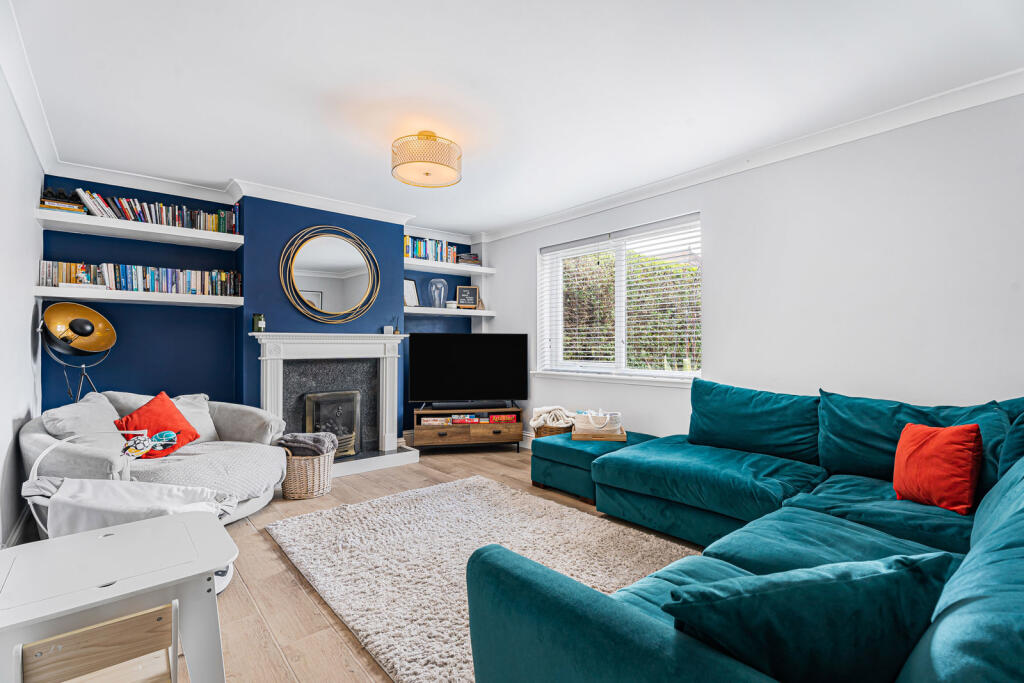 House in Sunbury-on-Thames, Kempton Park - View 2