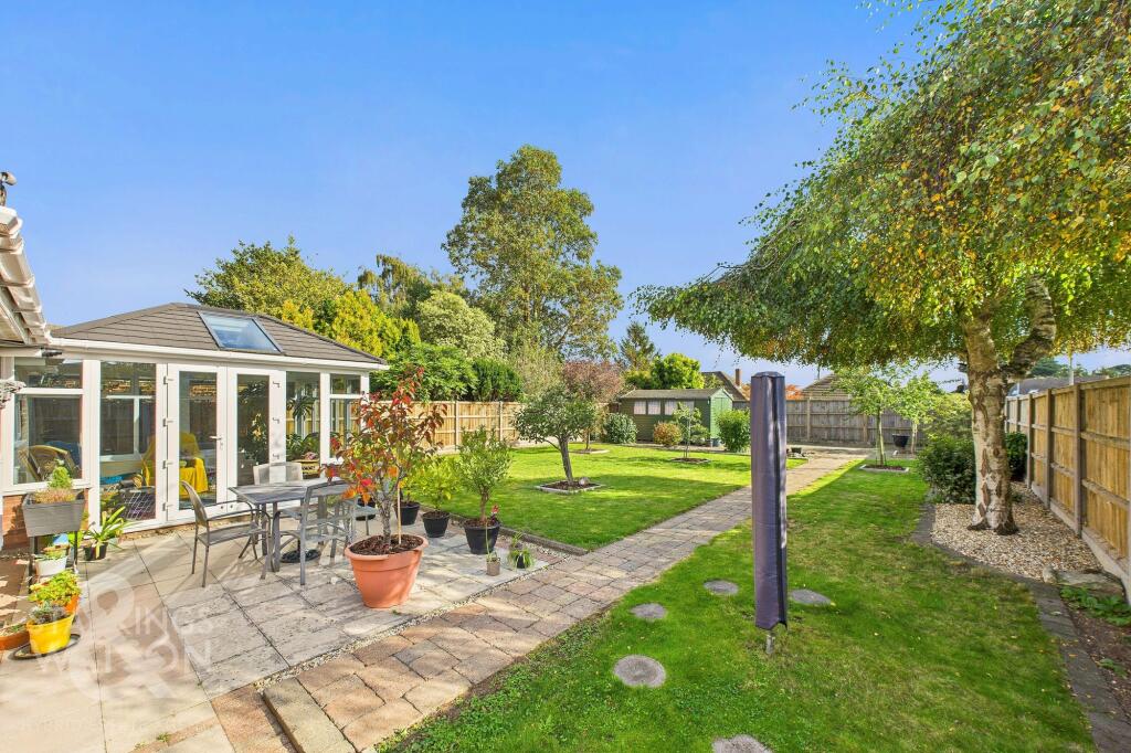 3-bed detached on Neylond Crescent, Hellesdon, Norwich, £390,000