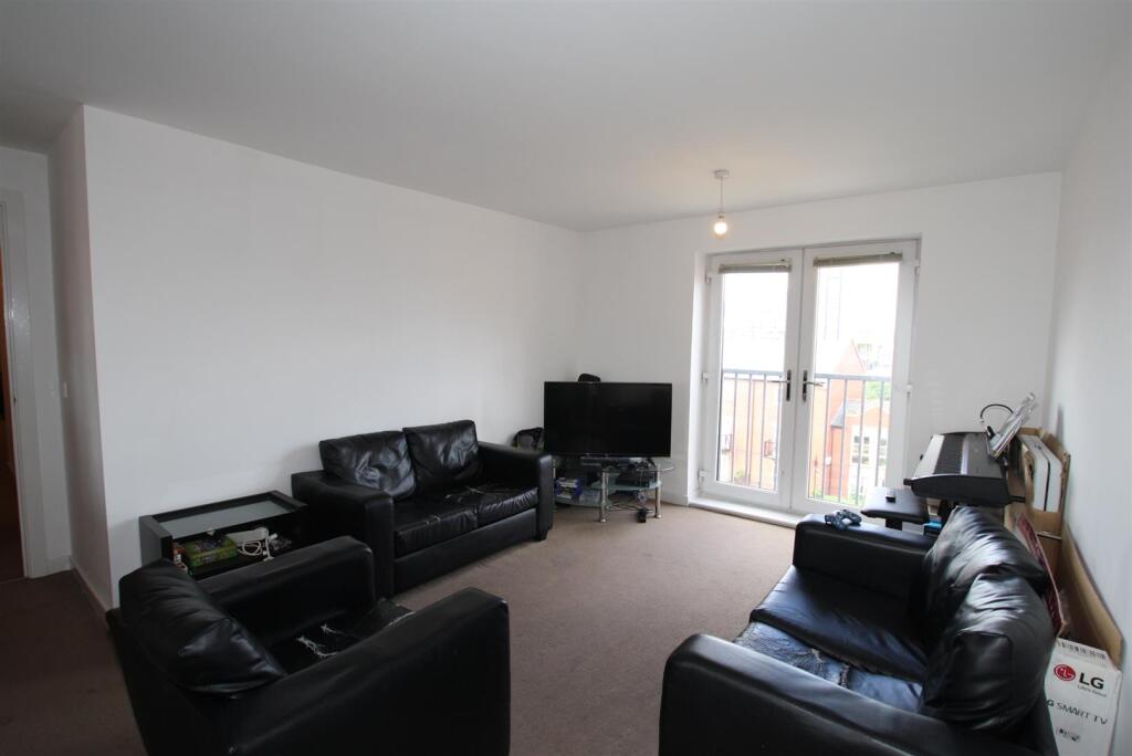 Apartment in Manchester, Piccadilly, City Centre - View 2