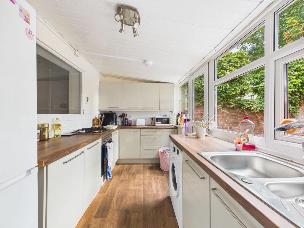 Sunnyfields, Ormskirk, L39 photo 4