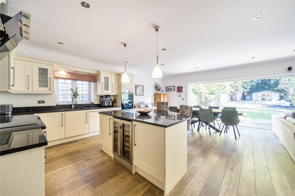 Garrick Close, Walton-on-Thames, KT12 photo 4
