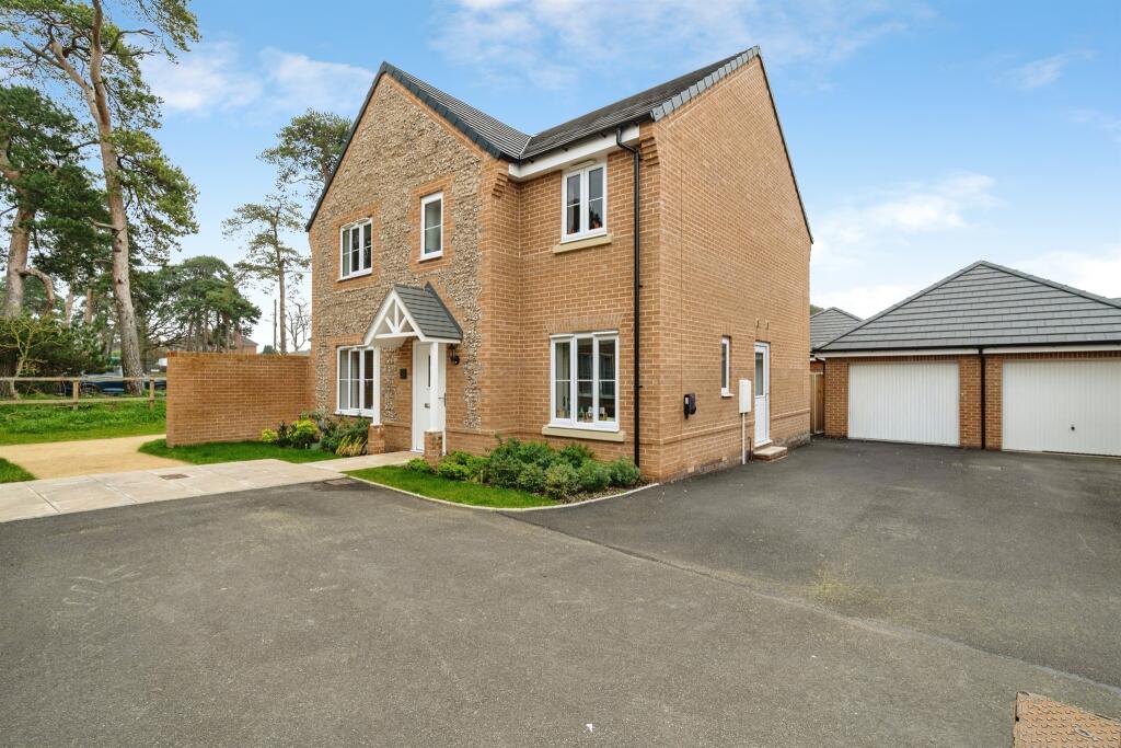 5-bed detached on Cowslip Way, Lakenheath, Brandon, £400,000