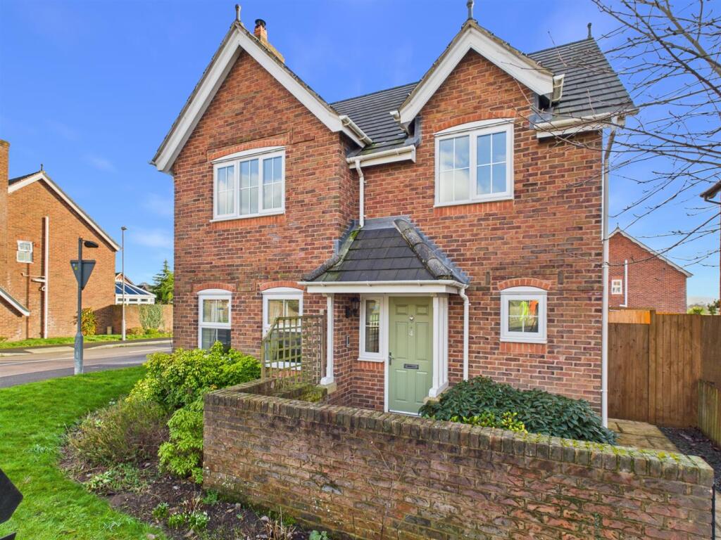 Main image of property: 4 Parc Llwyfen, Llanymynech