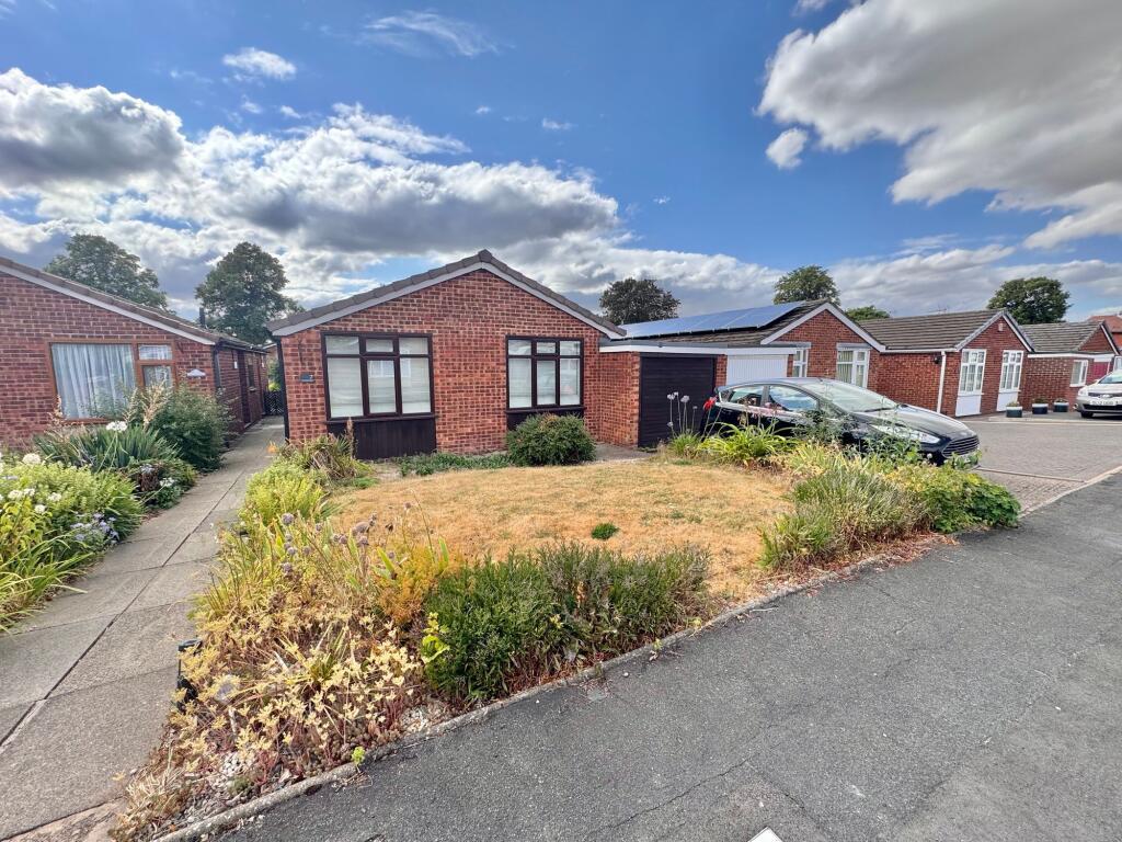 Main image of property: Ferndale Close, Nuneaton, CV11