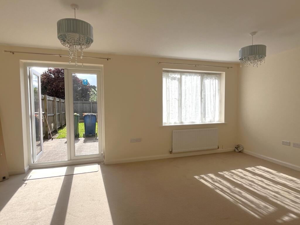 House in Stoke-on-Trent - View 4