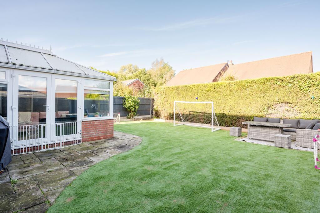 Mallard Close, Aughton, L39 photo 4
