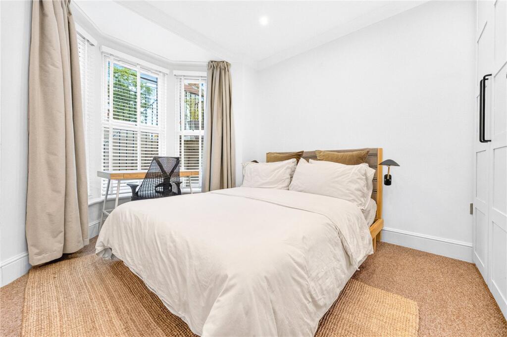 Apartment in London, Leytonstone - More