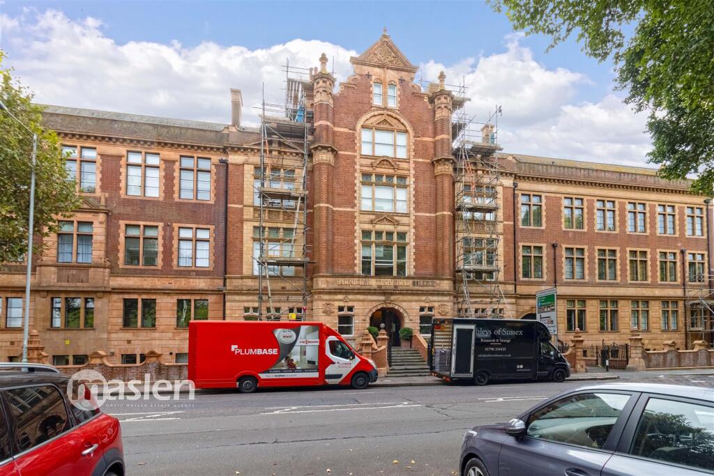 1-bed flat on Richmond Terrace, Brighton, £300,000