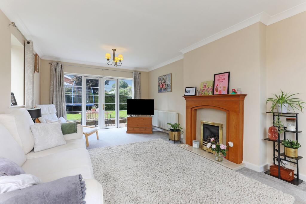 Pledwick Crescent, Wakefield, WF2 photo 3