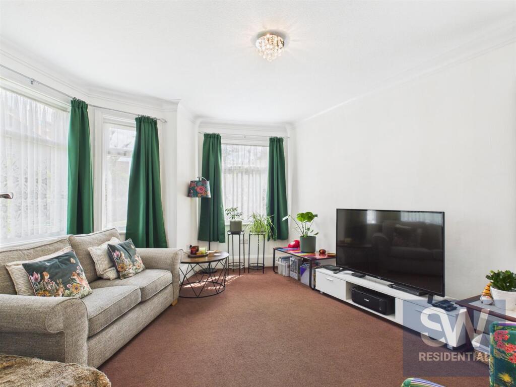 126 Scalby Road photo 3