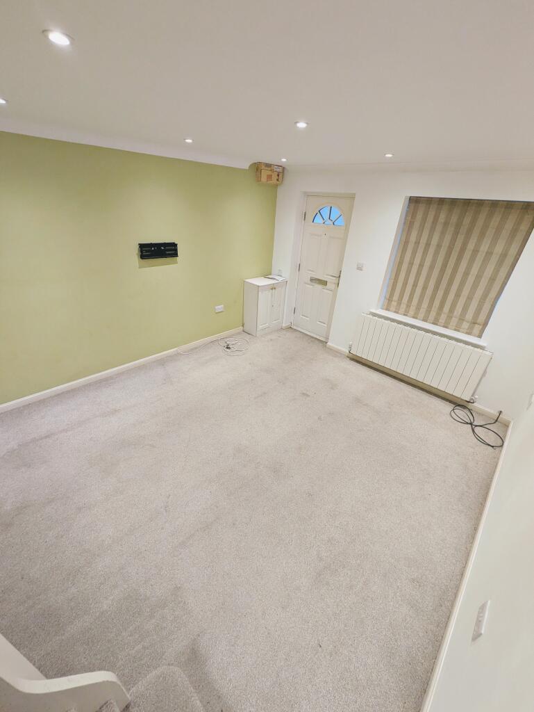 House in Chatham, Medway - More
