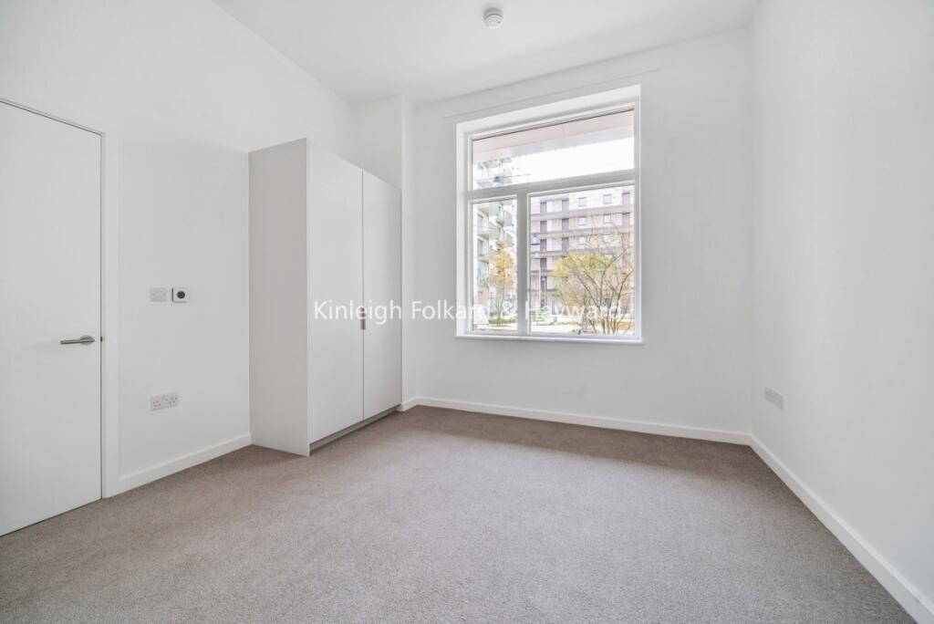 Apartment in Ilford - View 4