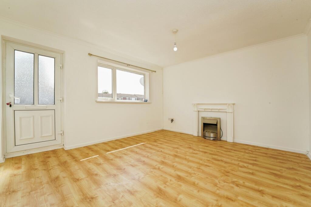 Apartment in Worcester, Worcestershire - View 3