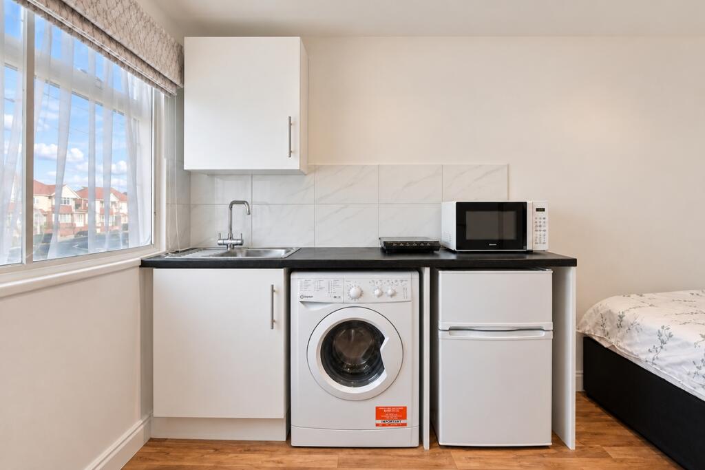 Apartment in Twickenham - View 3