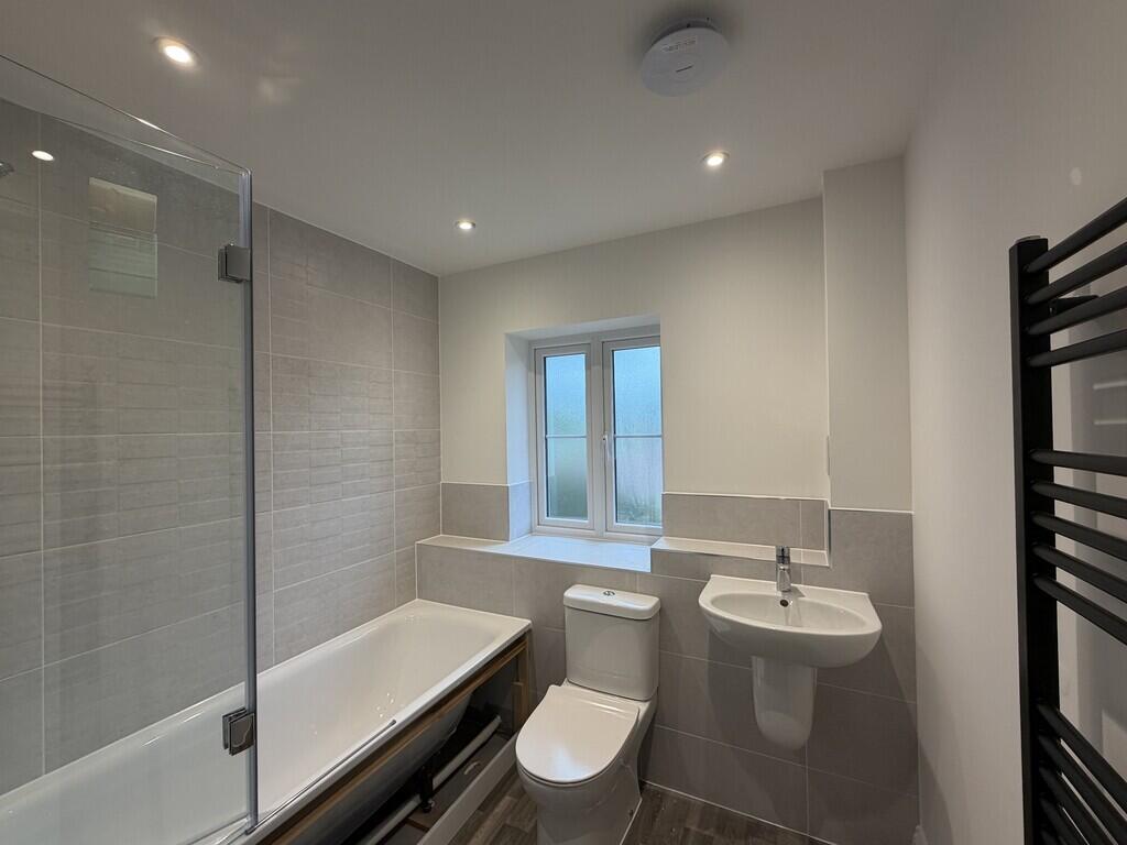 Apartment in Redhill - More