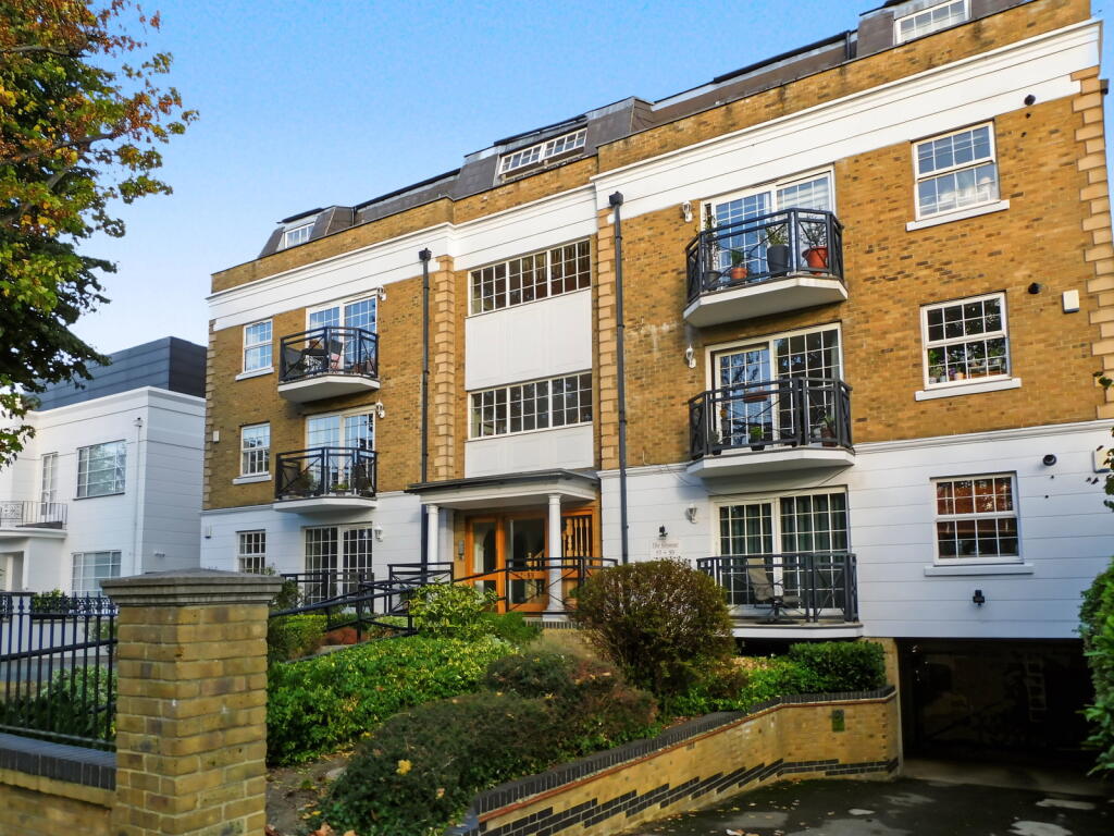 2-bed flat on The Grange, Woodford Road, E18, £500,000