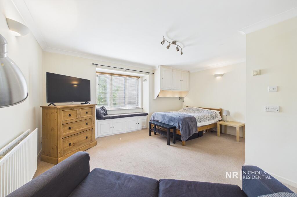 Westmoreland Drive, Sutton, Surrey. SM2 photo 2