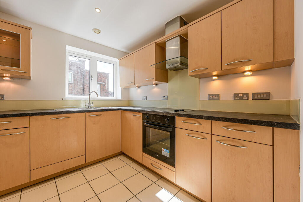 Apartment in Bromley - View 5