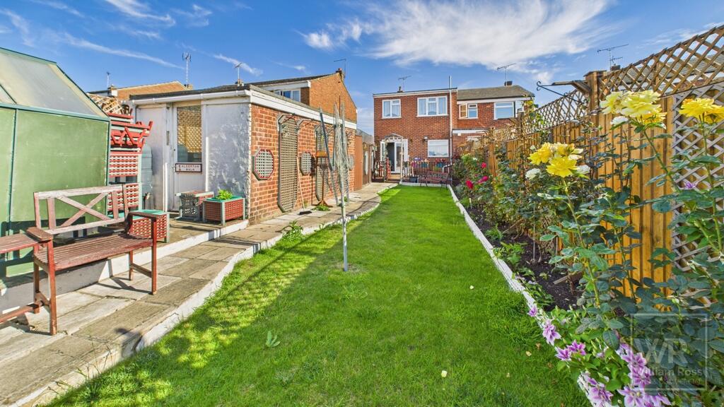 1 Alderman Walk, Stanford-Le-Hope, Essex, SS17 8DA photo 3