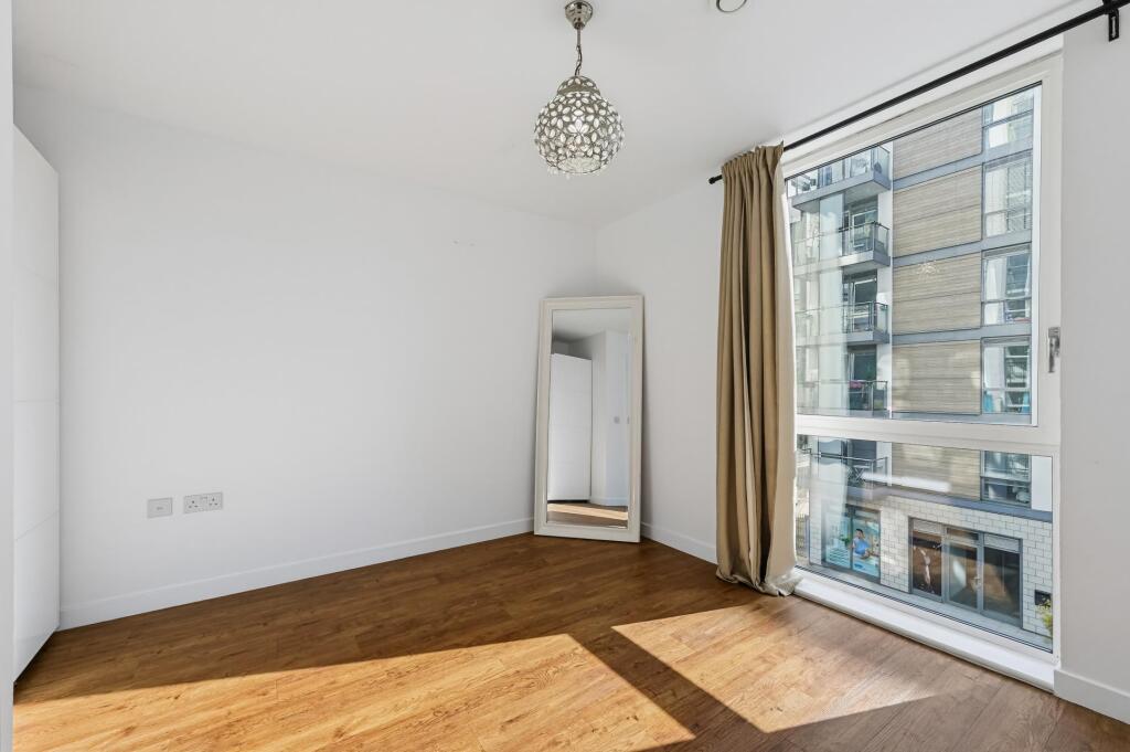 Apartment in Brentford, London Borough of Hounslow - More