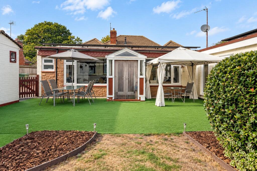 House in Hart, Moulsham Green, Yateley - View 4