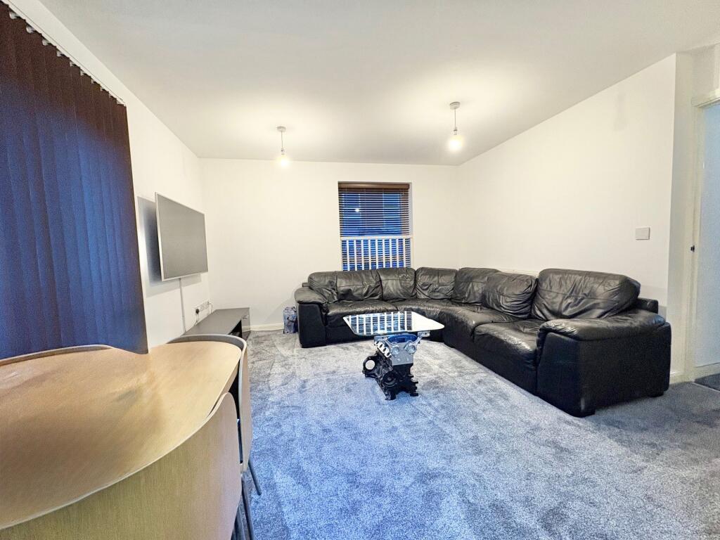 2-bed flat on Carter Grove, Wolverton, MK12, £96,000