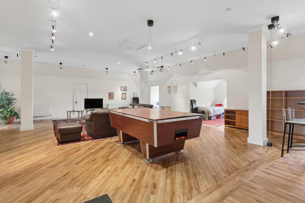 House in Runnymede, Callow Hill - View 4