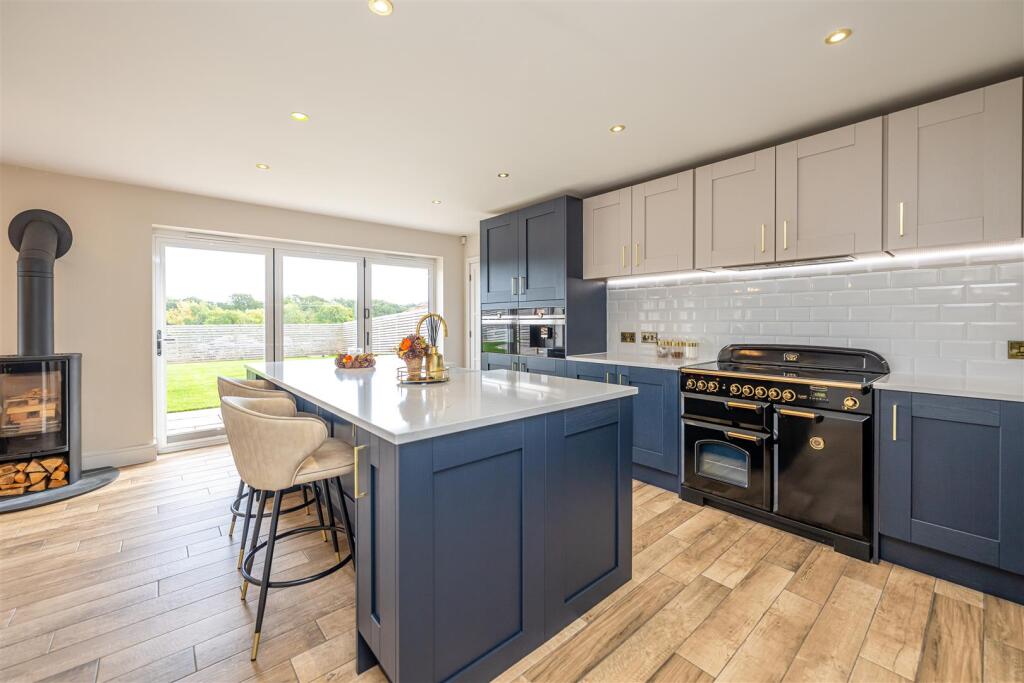 House in Stoke-on-Trent - More