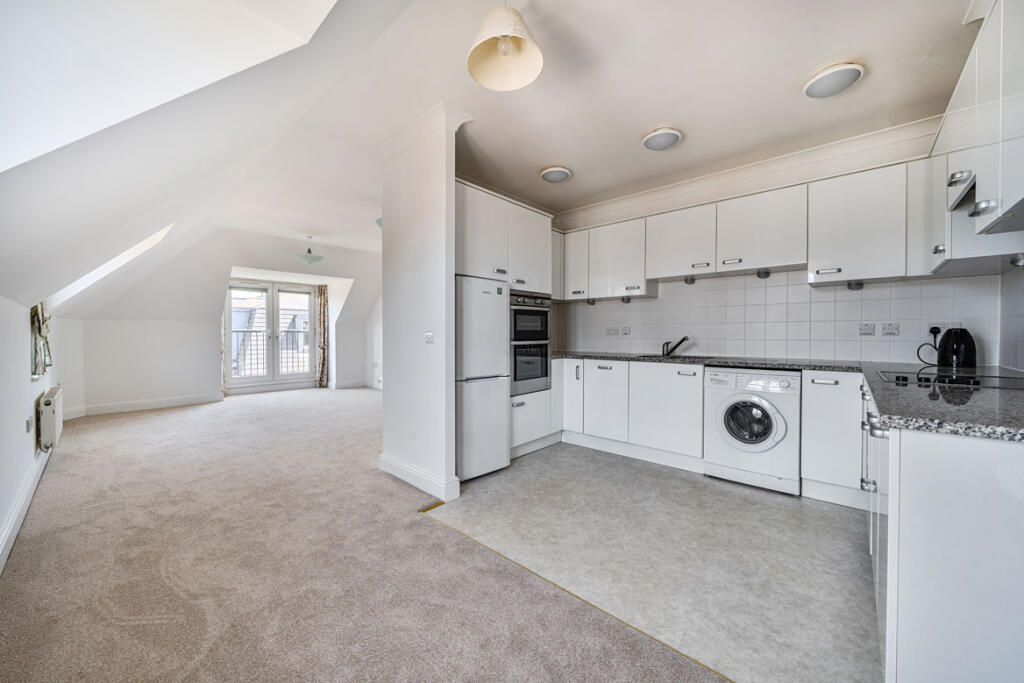 Blagdon Lodge, KInglake Drive, Taunton, TA1 photo 4