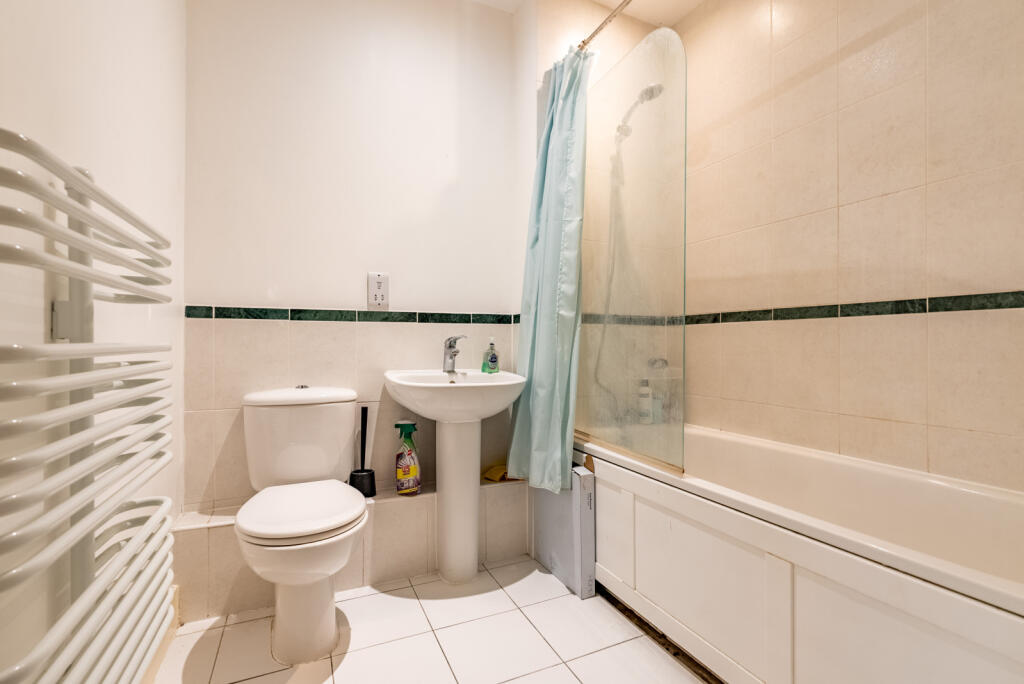 Apartment in St Albans - More