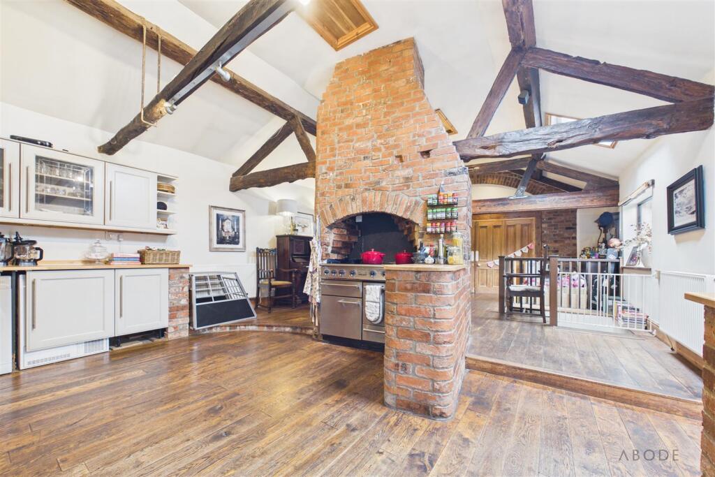 House in Stoke-on-Trent - View 4