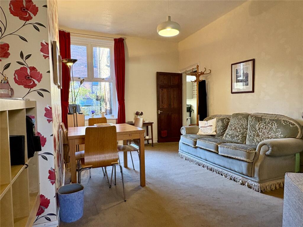 Gainsborough Avenue, Coppice, Oldham, OL8 photo 3