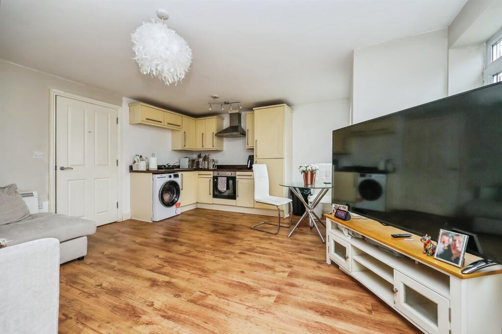 Titchfield Terrace, Hucknall, Nottingham - More