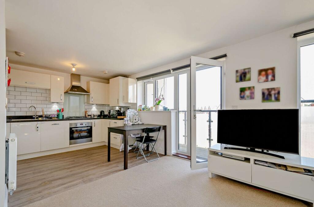 Apartment in Milton Keynes, Fairfields - View 4