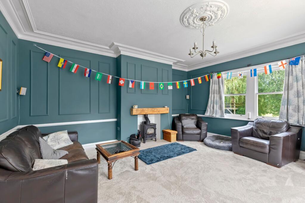 House in Bradford, Esholt - View 3