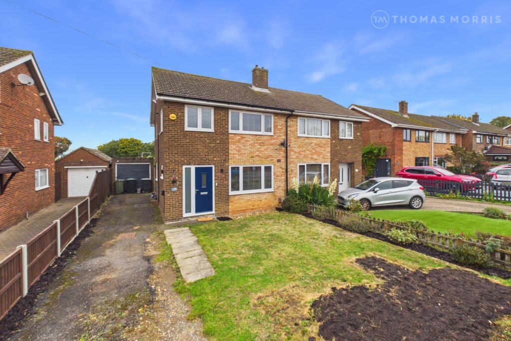3-bed semi-detached on Holme Court Avenue, Biggleswade, Bedfordshire, SG18, £380,000