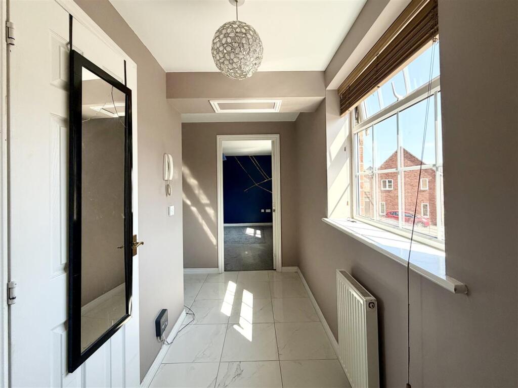 Apartment in Gloucester, Kingsway, Quedgeley - More
