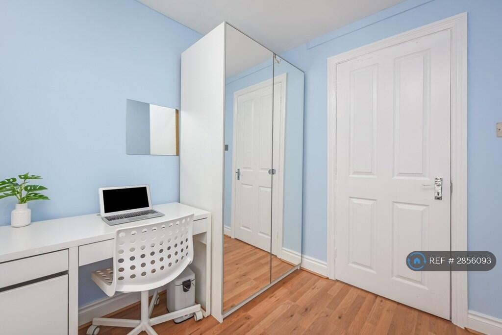 6 bedroom terraced house for rent
