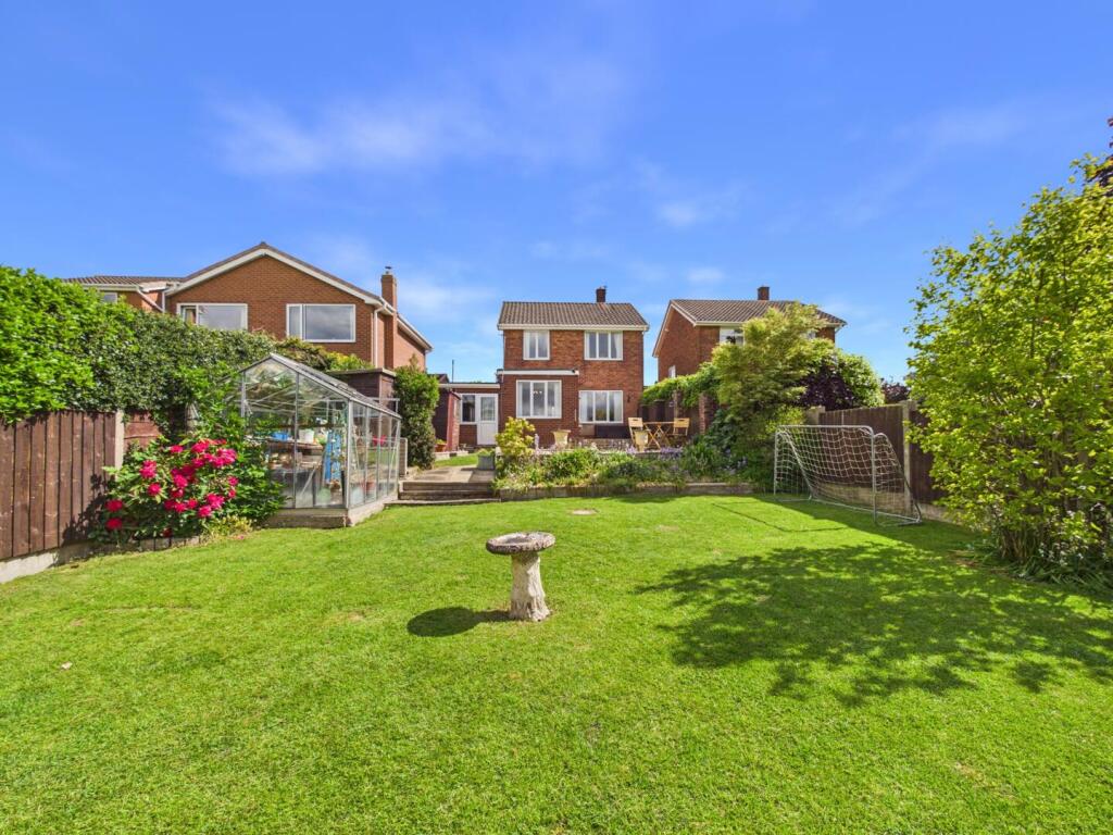House in Wakefield - View 5