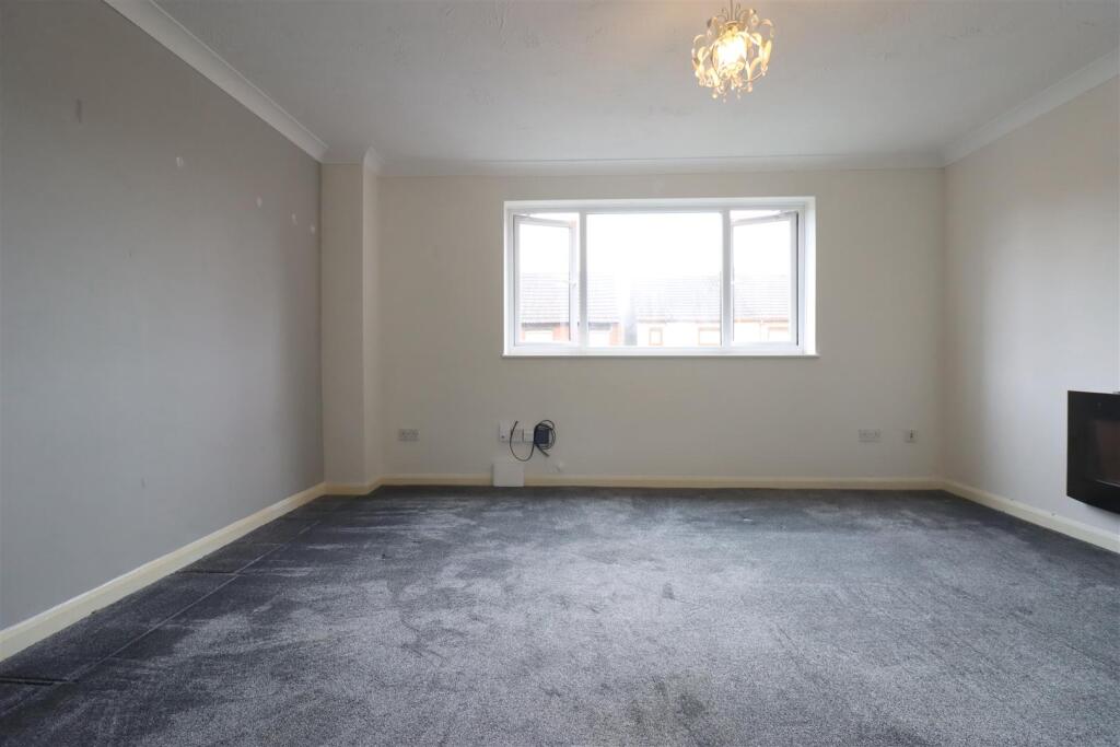 Apartment in Kettering, North Northamptonshire - View 4