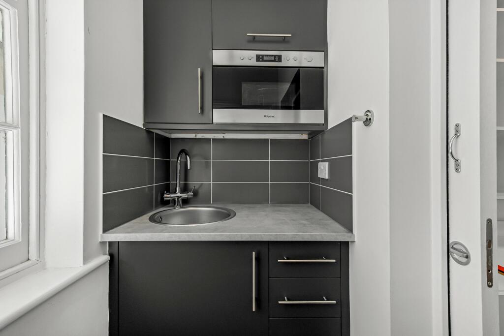 kitchen 1.jpg