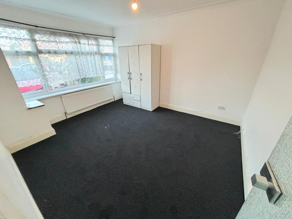 House in Southall - View 5