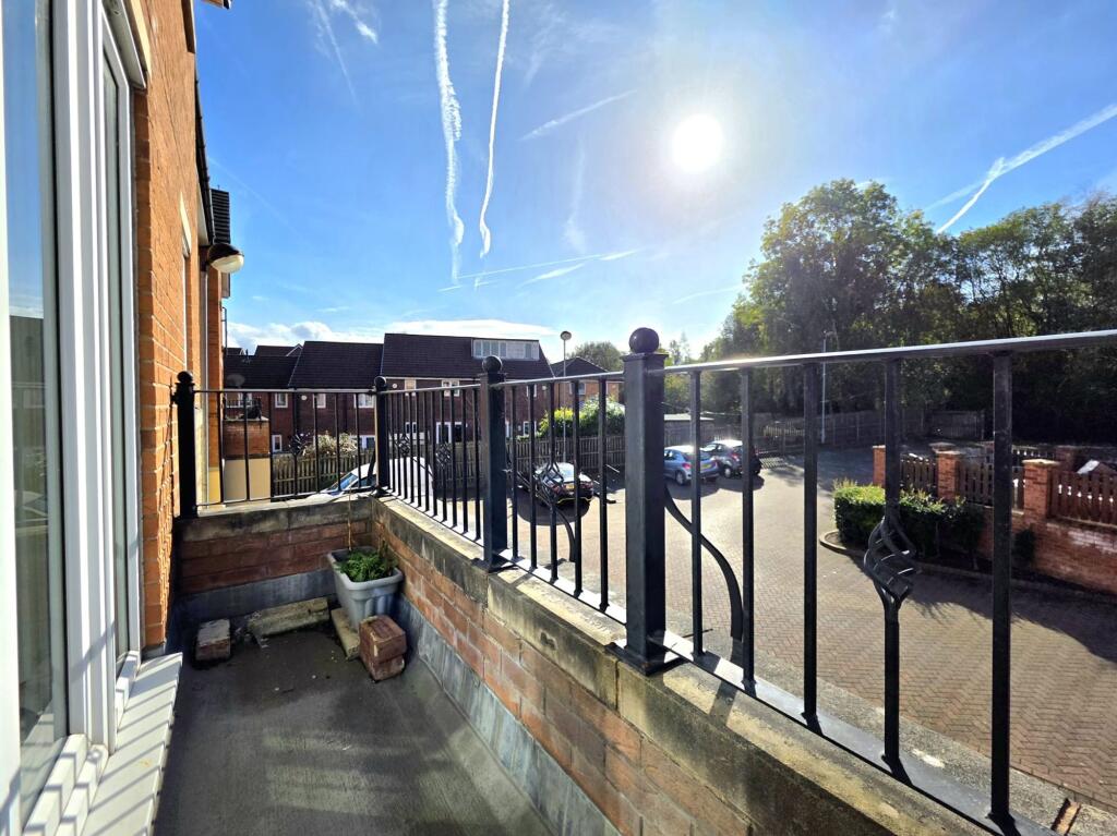 Apartment in Barnsley, Wombwell - View 2