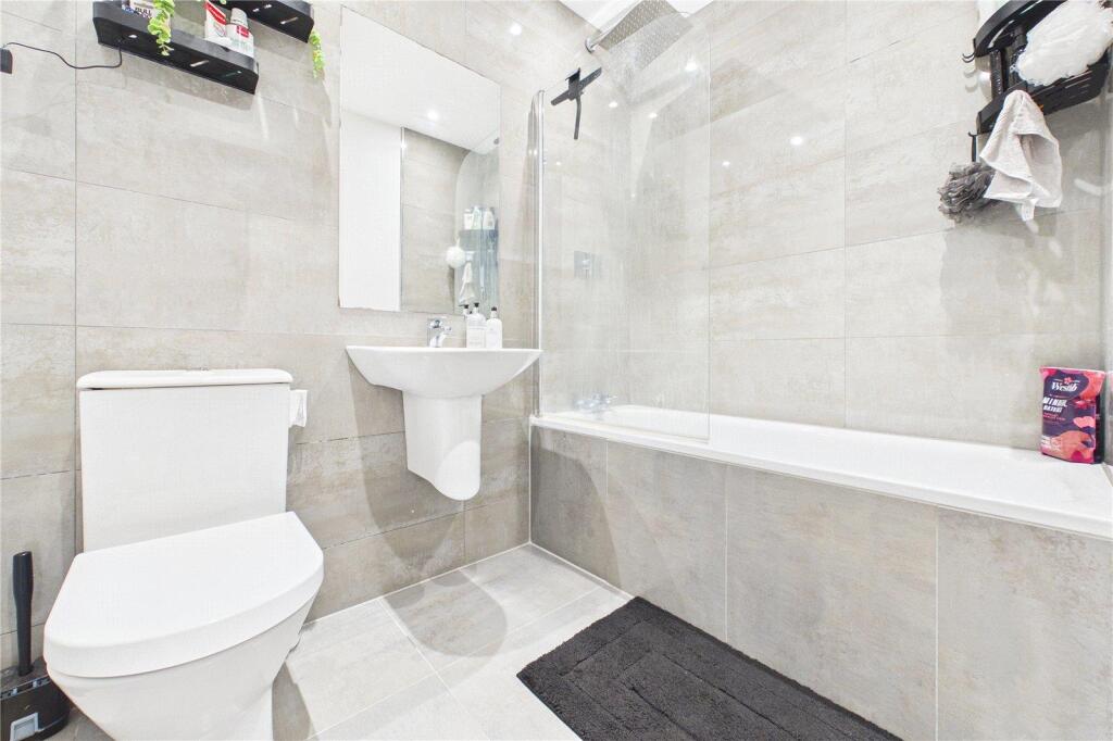 Apartment in Redhill - View 5