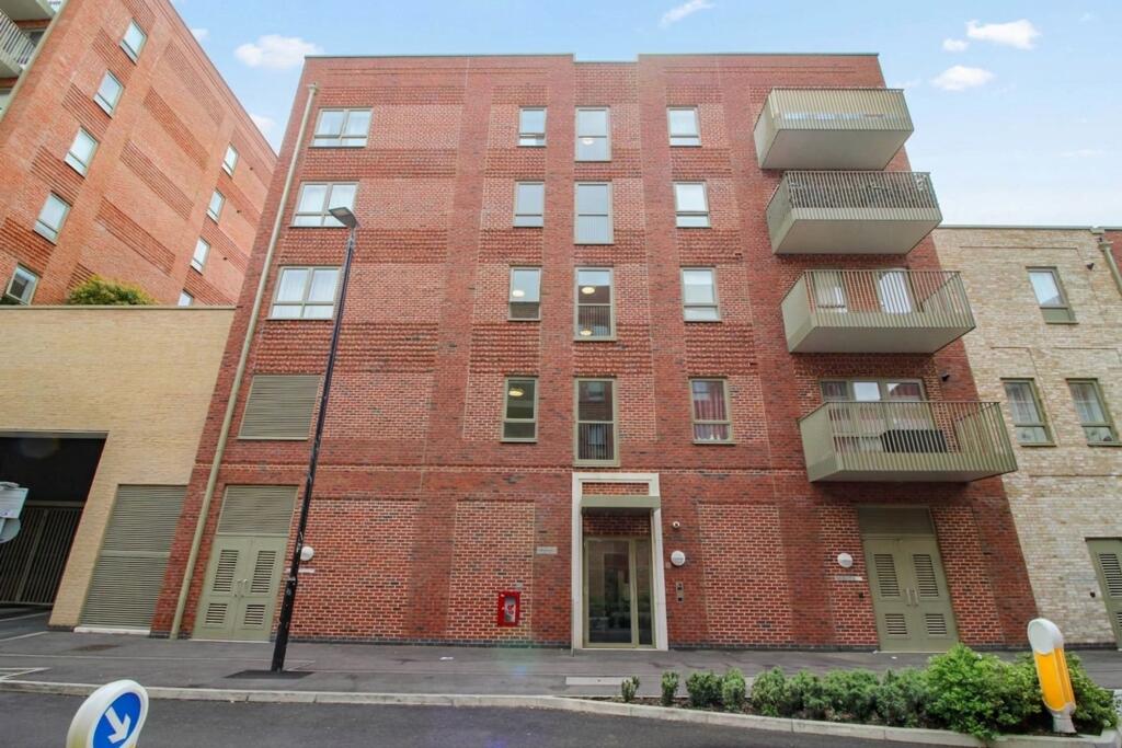 2-bed flat on Bevan House, Tom Lake Way, South Oxhey, Watford, WD19, £375,000