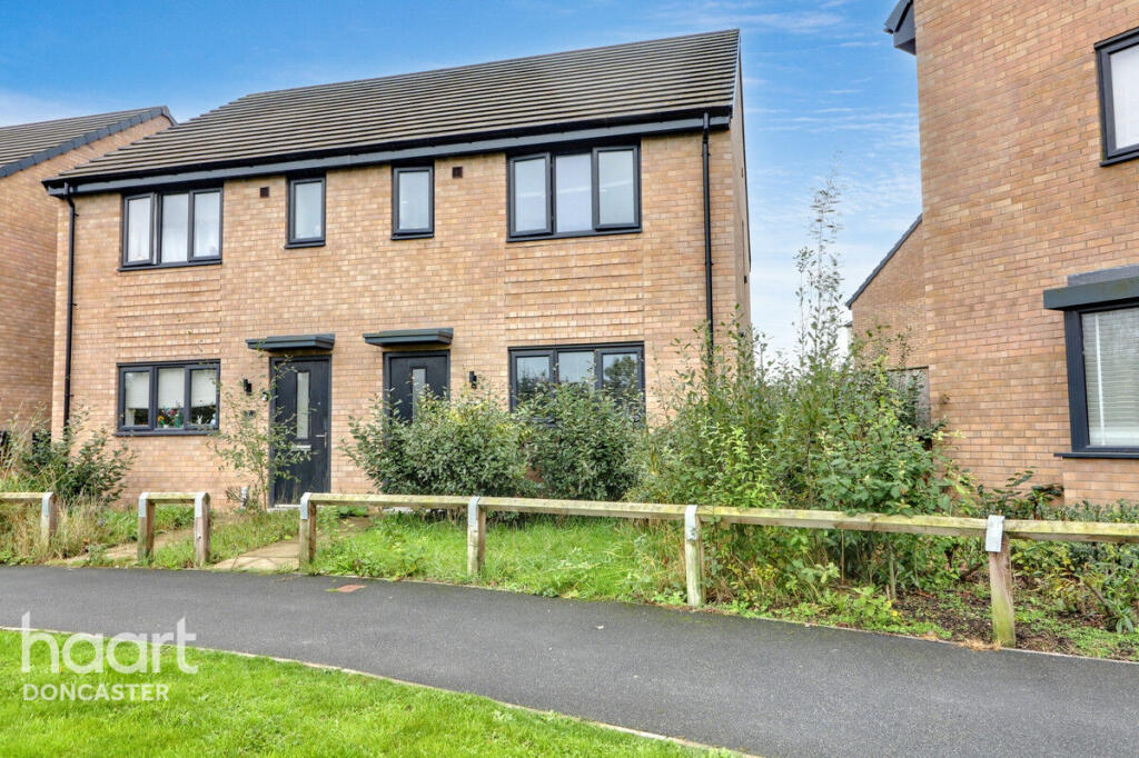 3-bed semi-detached on Larkspur Close, Balby, Doncaster, £190,000