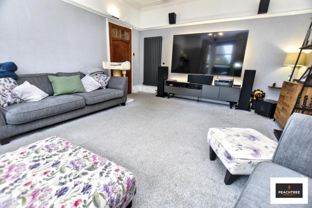House in Renfrew, Victory Gardens, Loanhead - View 4