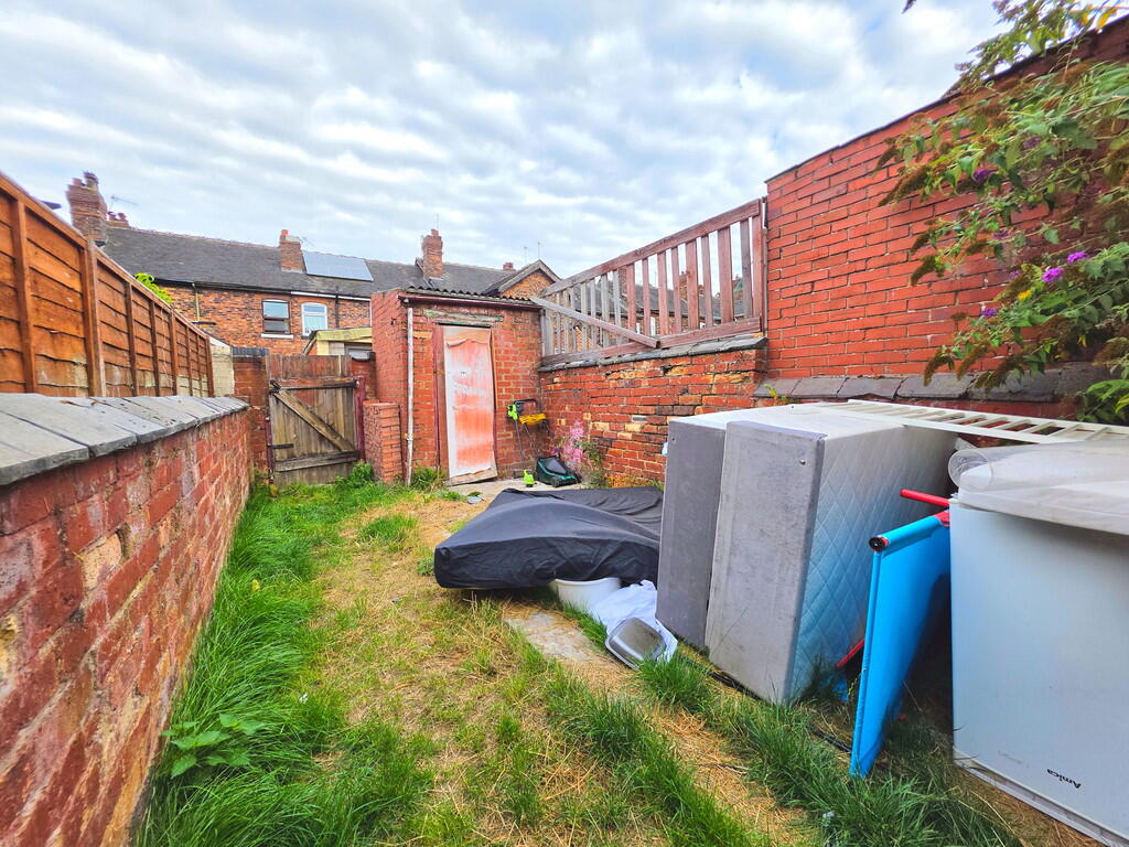 House in Stoke-on-Trent - View 4