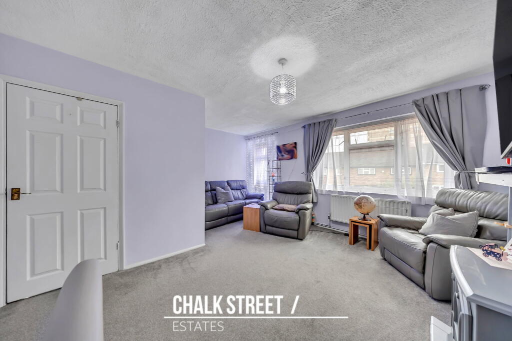 Apartment in Romford - View 5