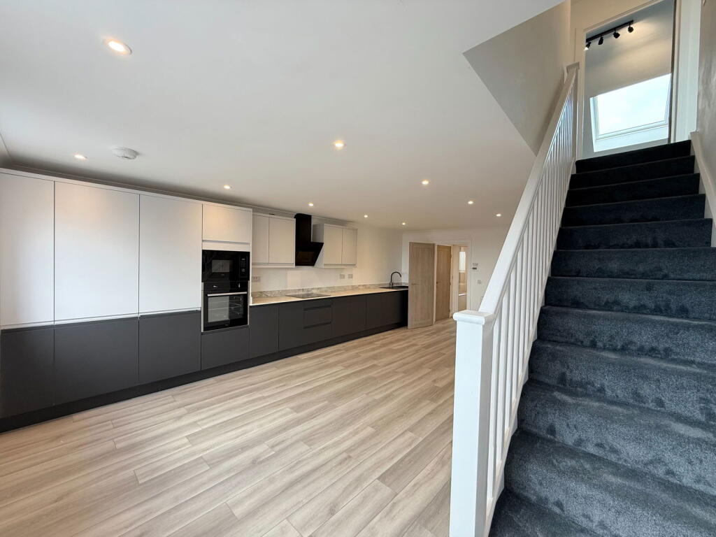 Edith Walk, Great Malvern, Worcestershire, WR14 photo 3